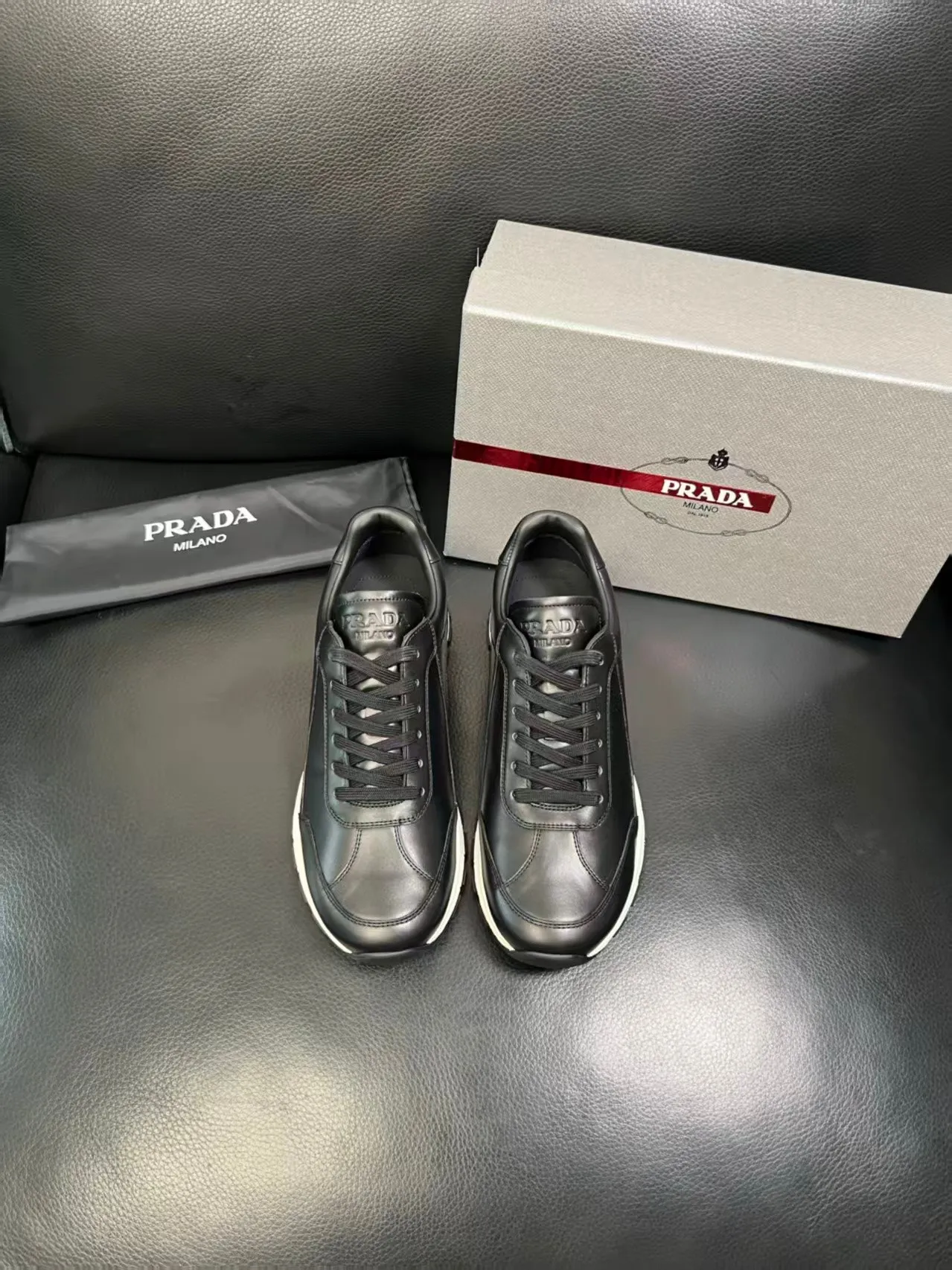 Factory price: 438💰Prada new men's leather sports shoes, the highest version on the market, any comparison is welcome🆚! The original leather has excellent texture and is super high-end! Fetal sheep net lining imported from Italy, removable pad! Luxurious materials and fine workmanship, highly recommended! Code number: 38-44, customized 45